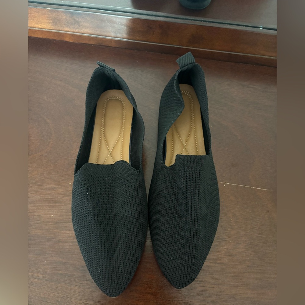 Black slip on shoes 
40/9.5